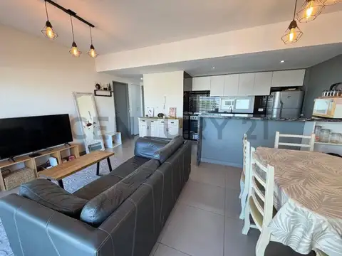 VENTA DEPARTAMENTO 2 AMBIENTES - BALCON TERRAZA Y PARRILLA + COCHERA CUBIERTA - CASEROS