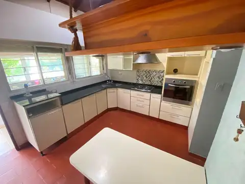 Casa en Venta con 3 cocheras