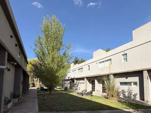 VENTA DUPLEX DOS DOMITORIOS CON PARQUE, GONNET