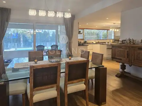 Casa en Alquiler con 5 cocheras