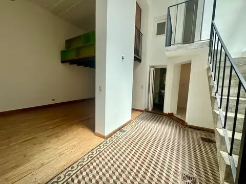 Depto Tipo Casa en Venta 90 años