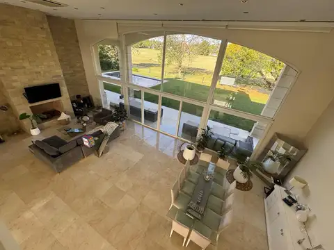 Casa 6 ambientes con 7 baños