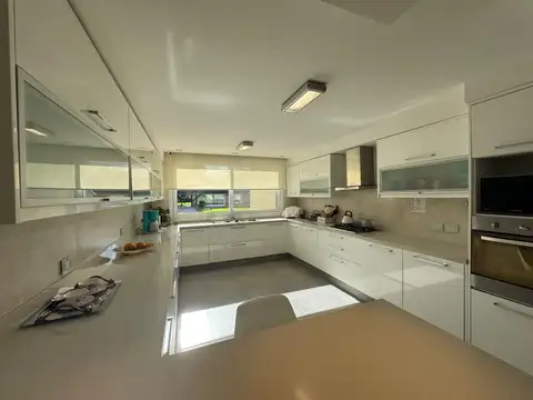 CASA EN VENTA EN SAN DIEGO CON VISTA AL POLO