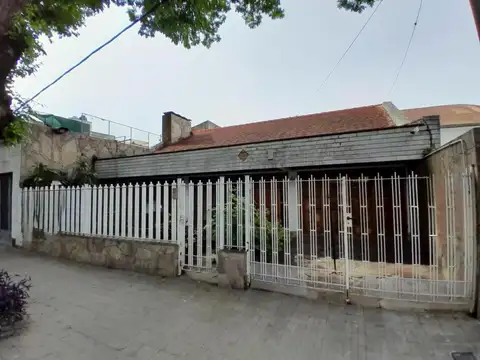 ALQUILER - Casa de 4 dormitorios para vivienda o uso comercial - Tiro Suizo, Rosario.