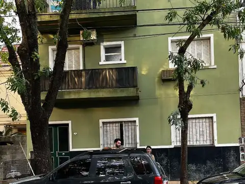 Departamento de 2 ambientes con amplia cocina con comedor diario - Baño completo