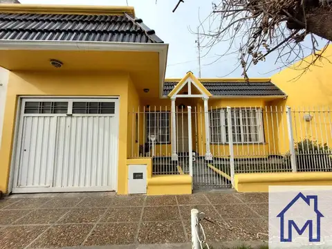 Casa en alquiler de 2 dormitorios c/ cochera en Muñiz