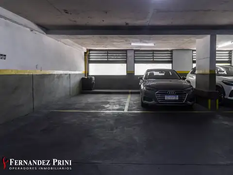 Cochera fija de 14m² sobre Av. Pueyrredon, frente a Hospital Alemán