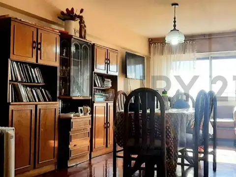 España 1400, Piso 6