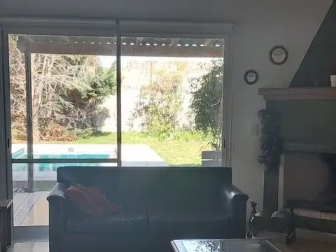 Casa 3 ambientes con 2 baños