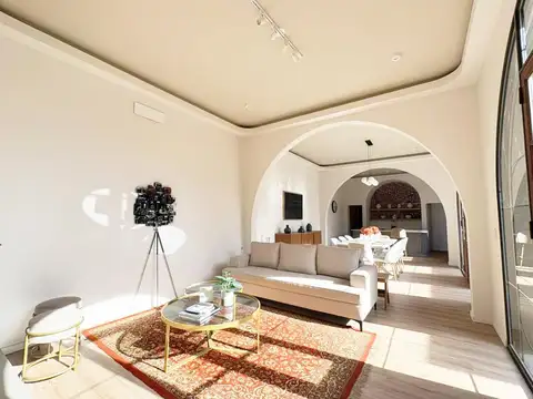 Casa en venta en Lourdes, Rosario 3 dormitorios c/ patio, amenities y cochera 