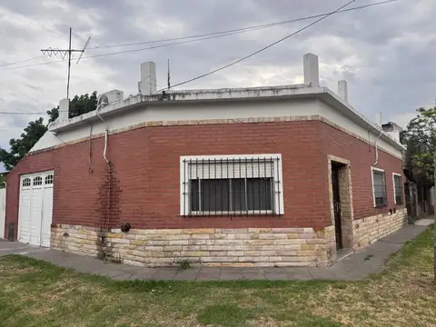 Casa en venta 4 ambientes Berazategui