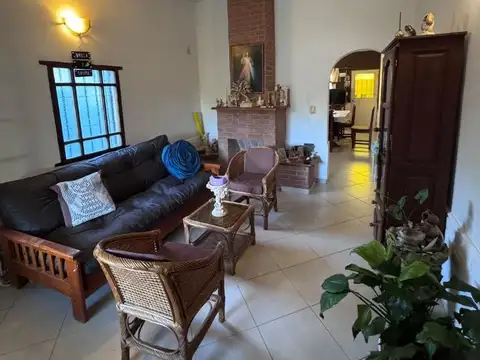 Casa 3 ambientes con 1 baño