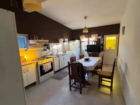 Casa en Venta con 3 cocheras