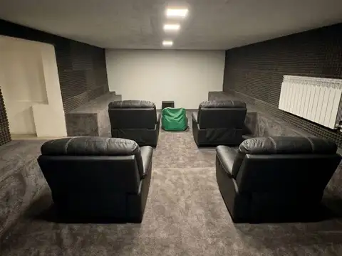 Casa 10 ambientes con 3 baños