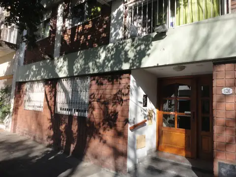 Gobernador Carlos Tejedor 600, Piso 1