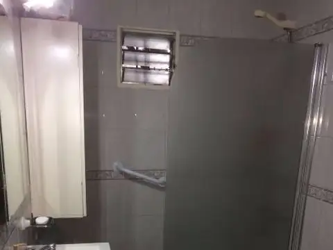 MUY LINDA CASA DE 4 AMB. EN TEMPERLEY E.