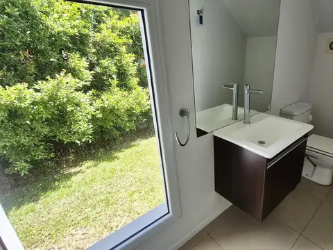 Casa en Venta con 3 cocheras