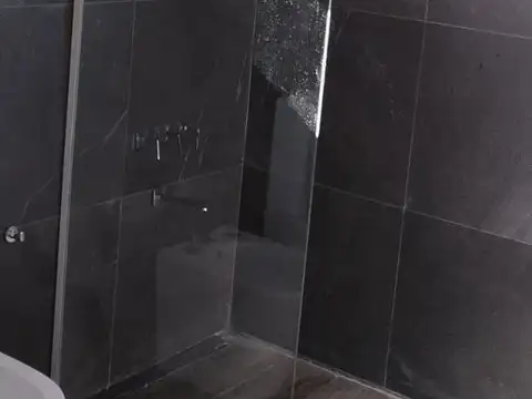Casa 6 ambientes con 4 baños