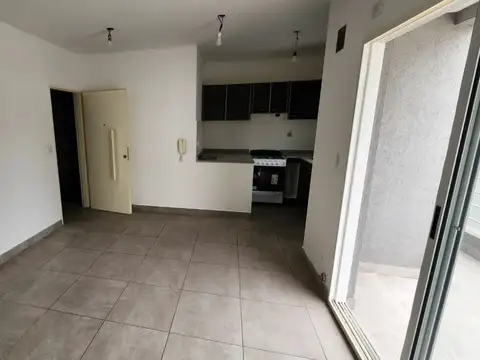 Depto Tipo Casa en Alquiler en Caseros, $ 580.000
