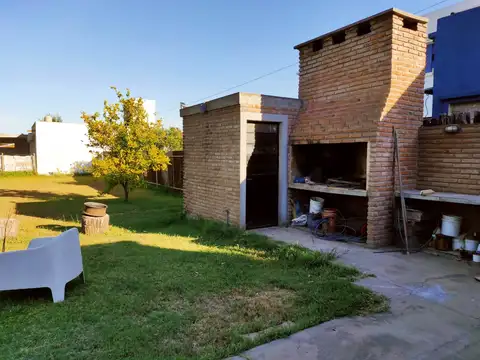Casa 2 ambientes con 1 baño