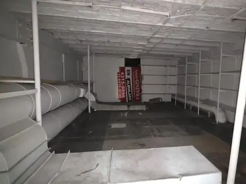 Local Comercial en Alquiler en Av. Santa Fe y Montevideo. Barrio Norte