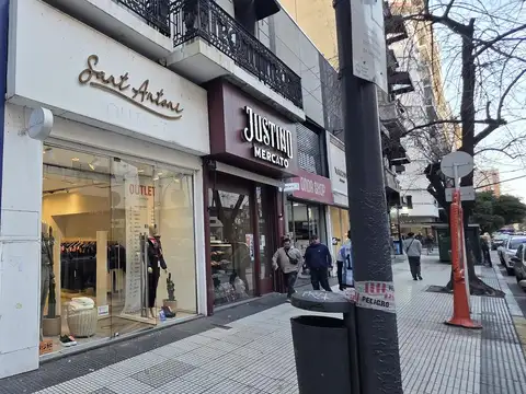 Local Comercial en Alquiler en Av. Santa Fe y Montevideo. Barrio Norte