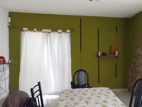 Casa 4 ambientes con 1 baño