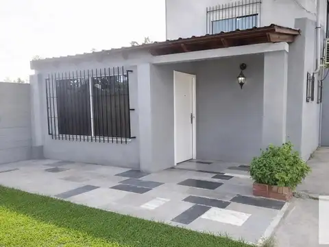 Casa en venta - 4 Dormitorios 2 Baños - Cochera - 400Mts2 - Los Hornos