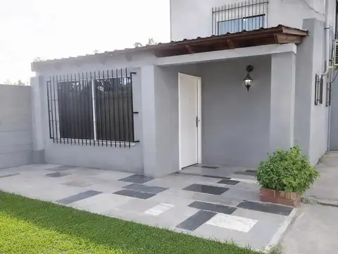 Casa en venta - 4 Dormitorios 2 Baños - Cochera - 400Mts2 - Los Hornos