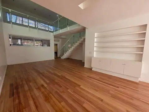 Casa en Alquiler con 1 cochera