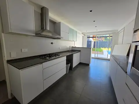 ALQUILER CASA NUÑEZ JARDIN PILETA COCHERA