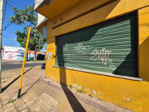 Local en Alquiler en Remedios De Escalada, $ 450.000