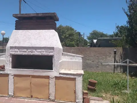 CASA 3 DOMRITORIOS APTA CRÉDITO TODOS LOS SERVICIOS
