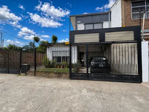VENTA CASA 4 AMB CON  COCHERA 2 AUTOS, BERAZATEGUI