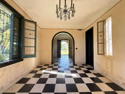 Casa 8 ambientes con 3 baños