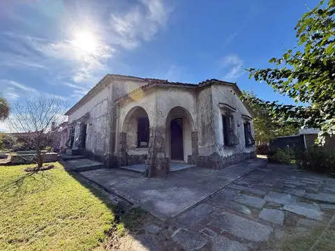 Venta Casa con Jardín 6 dormitorios garage Peñarol