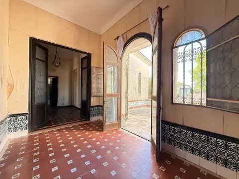 Venta Casa con Jardín 6 dormitorios garage Peñarol