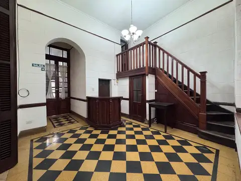 LOCAL COMERCIAL EN PLANTA BAJA. - SIN EXPENSAS.