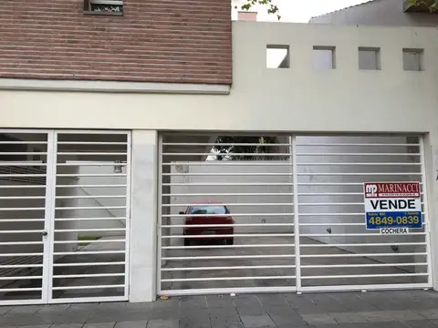 COCHERA DOBLE DESCUBIERTA. ESPACIO PARA DOS AUTOS
