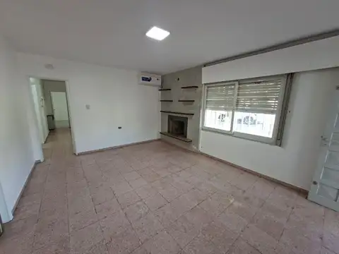 Casa en Alquiler con 1 cochera