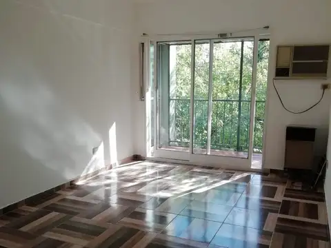 DUEÑO ALQUILA: DPTO 3 AMBIENTES (MUY LUMINOSO) en Lomas de Nuñez