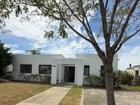 Casa Triplex  en Venta en San Matias, Escobar, G.B.A. Zona Norte