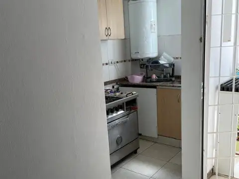 MONOAMBIENTE  CON 2 BALCONES Y COCINA SEPARADA CON RENTA