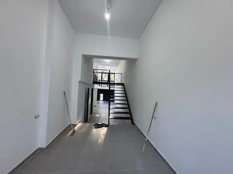 Local Comercial 109 m² refaccionado a nuevo, S/ peatonal y frente a la plaza - San Justo (Centro)
