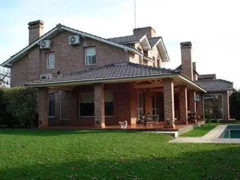 Casa en Venta con 2 cocheras