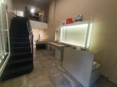 LOCAL COMERCIAL MAS ENTREPISO DE 46 M2 A MTS DE AVENIDA CABILDO