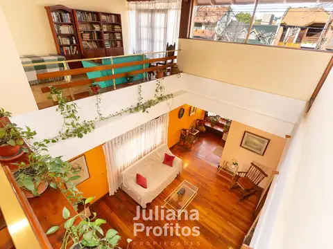 Casa de siete ambientes en venta - Bernal
