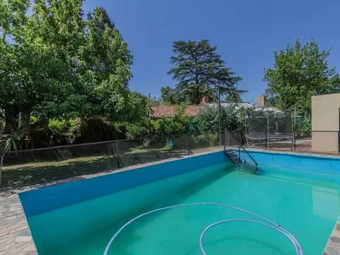 VENTA DON TORCUATO CASA 5 AMB PILETA Y GRAN PARQUE