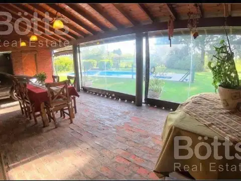 Venta Casa con piscina en Country Banco Provincia