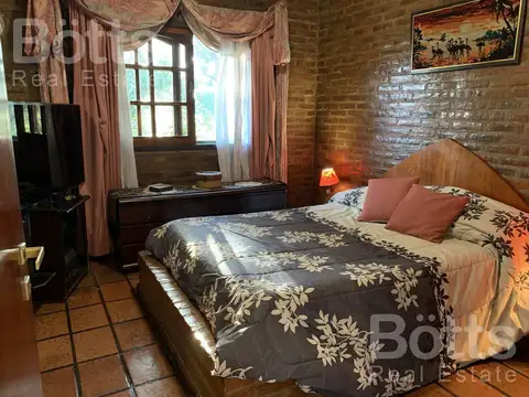 Casa en Venta con 3 cocheras